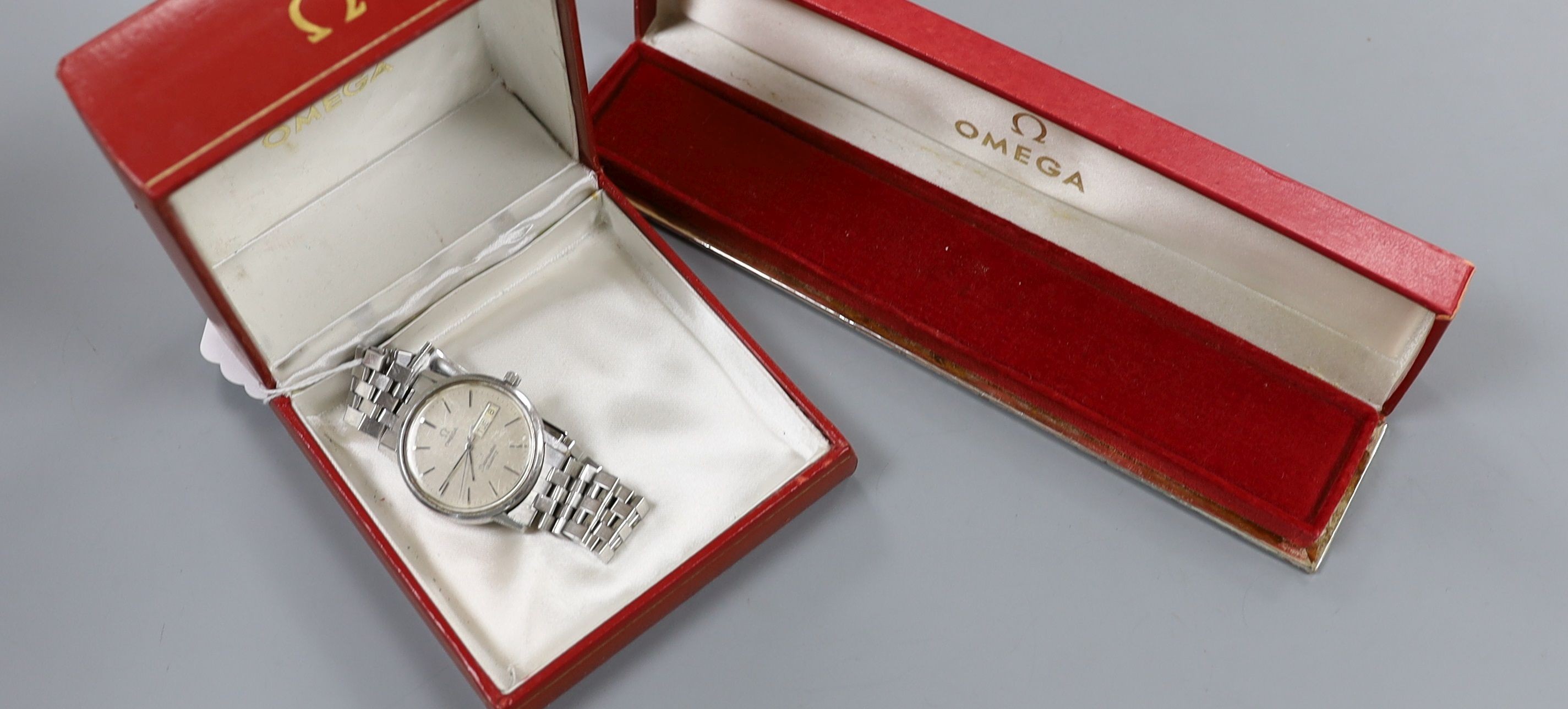 A gentleman's stainless steel Omega Seamaster quartz wrist watch, on Omega bracelet, with two Omega boxes.